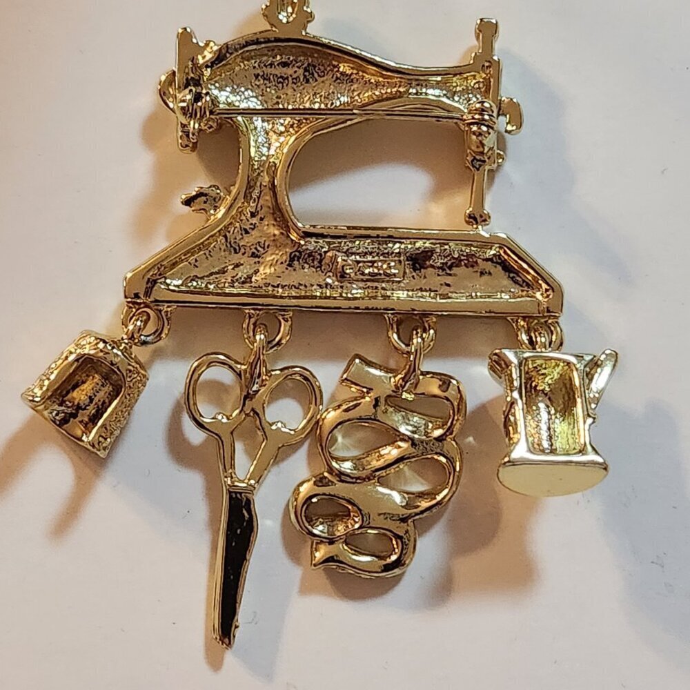 Danecraft Vintage Brooch Sewing Machine with charms Matte Gold Shiny Gold Pin - Picture 6 of 7
